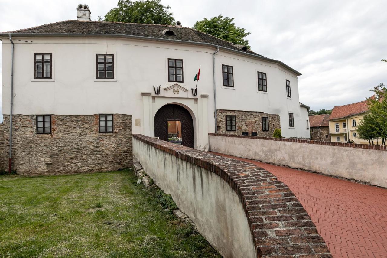 Benedict Hotel Koszeg Luaran gambar